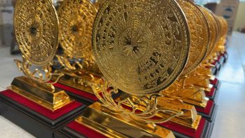 don hang tranh thuyen buom cho doanh nghiep