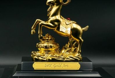 Tượng dê dát vàng 24K