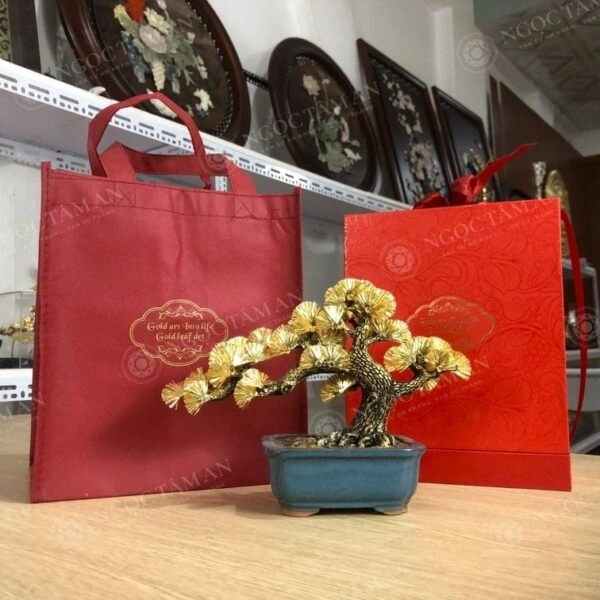 Chậu cây tùng dát vàng 24K