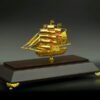 Tổng thể Mô hình thuyền buồm mạ vàng 24K cỡ nhỏ – TB-NHO1