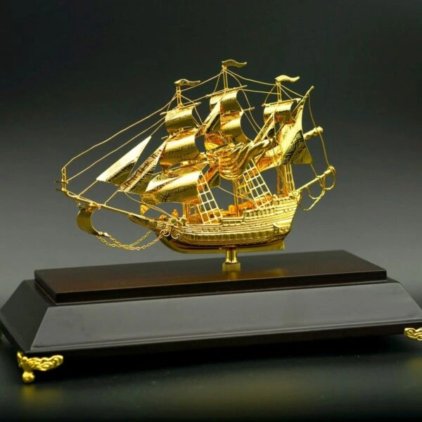 Mô hình thuyền buồm mạ vàng 24K cỡ nhỏ – TB-NHO2