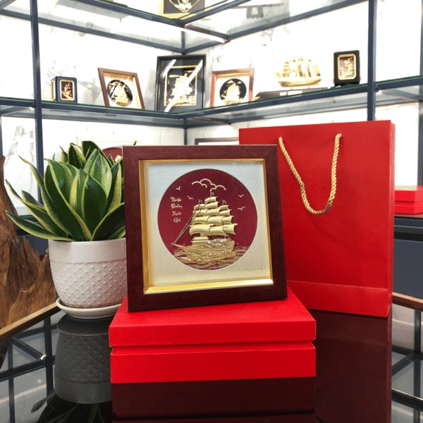 Tranh Thuận buồm thành công dát vàng (nền đỏ) - Ngọc Tâm An