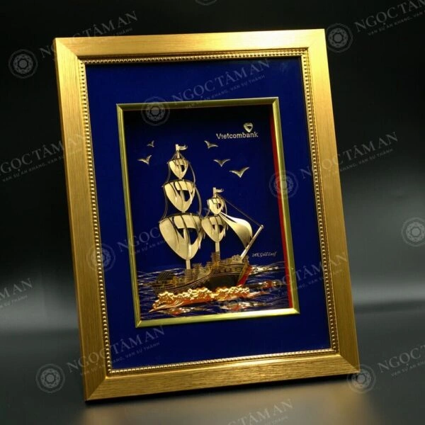 Tranh thuyền buồm dát vàng (Vietcombank )