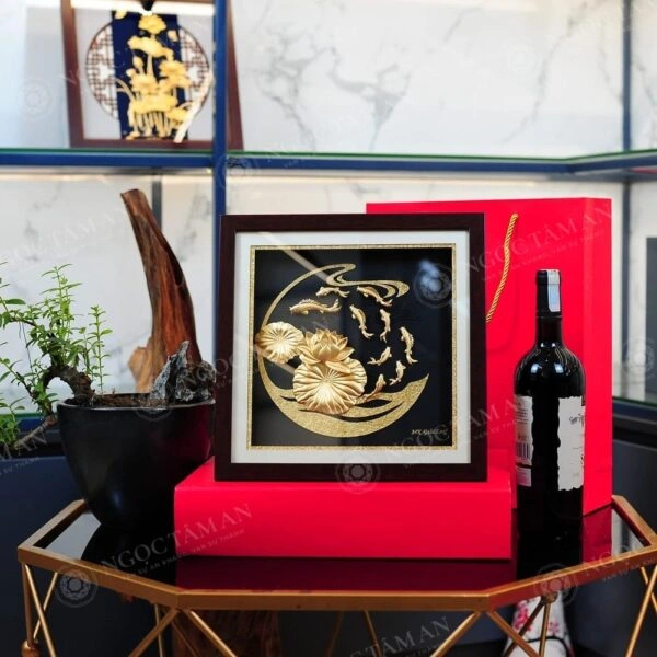 Tranh Cửu Ngư Quần Hội dát vàng 24K