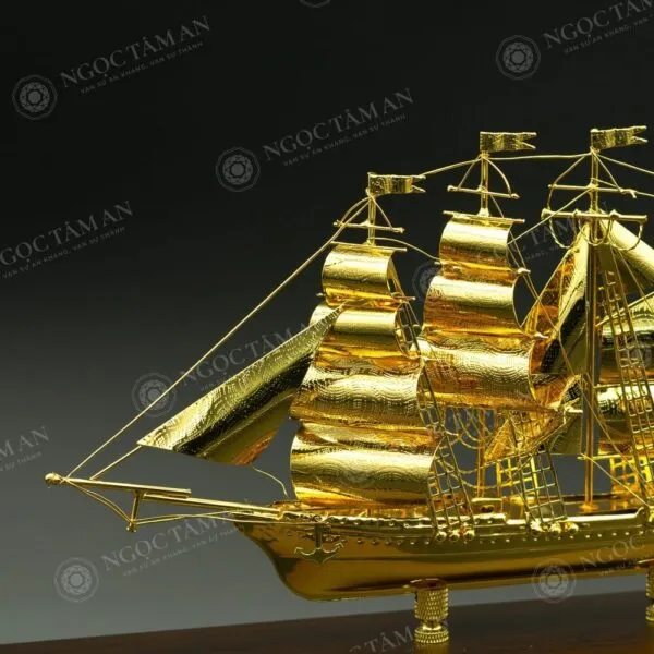 Cận cảnh hệ thống buồm và dây thừng TB-04: buồm cuộn, buồm căng, lưới thang leo cột