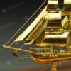 Chi tiết phần mũi của Mô hình thuyền buồm mạ vàng 24K cỡ trung – TB-07