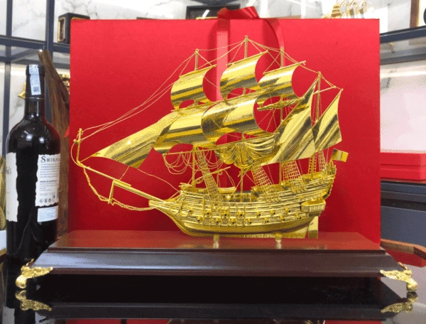 Mô hình thuyền buồm mạ vàng 24K cỡ đại - TB-42 Quà tặng mô hình thuyền buồm mạ vàng 24K cỡ đại – TB-42