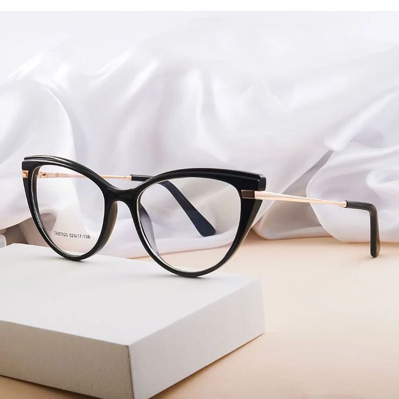 Gợi ý quà tặng sinh nhật sếp dưới 1 triệu đồng vừa đẹp vừa ý nghĩa Kính mắt thanh lịch giúp sếp thêm phần lịch lãm