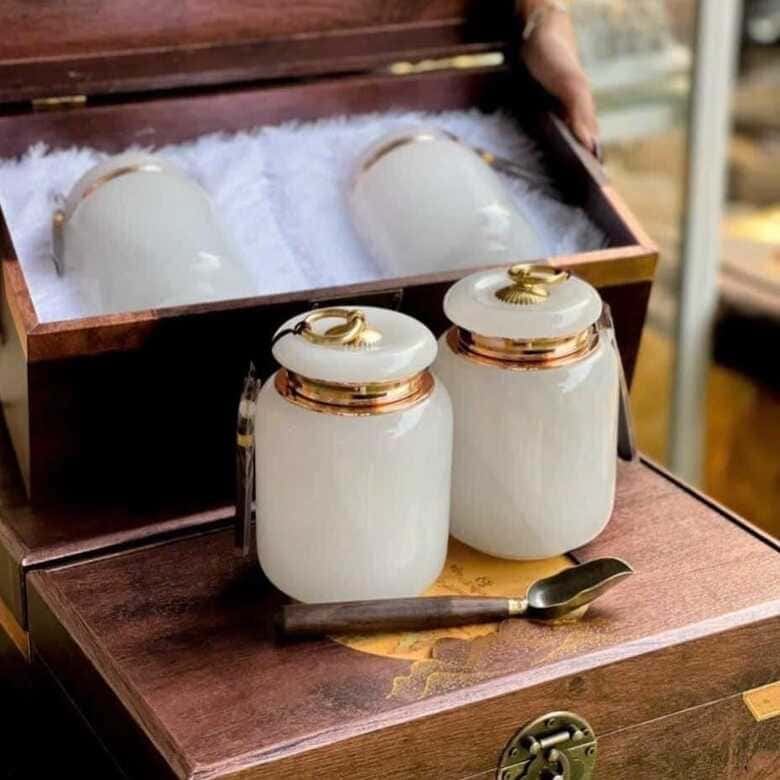 Gợi ý quà tặng sinh nhật sếp dưới 1 triệu đồng vừa đẹp vừa ý nghĩa Bình ngọc đựng trà giúp cân bằng năng lượng trong cuộc sống