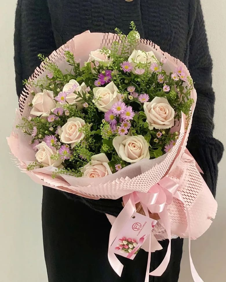 Gợi ý quà tặng sinh nhật sếp dưới 1 triệu đồng vừa đẹp vừa ý nghĩa Hoa tươi cao cấp – Món quà thanh lịch cho mọi dịp