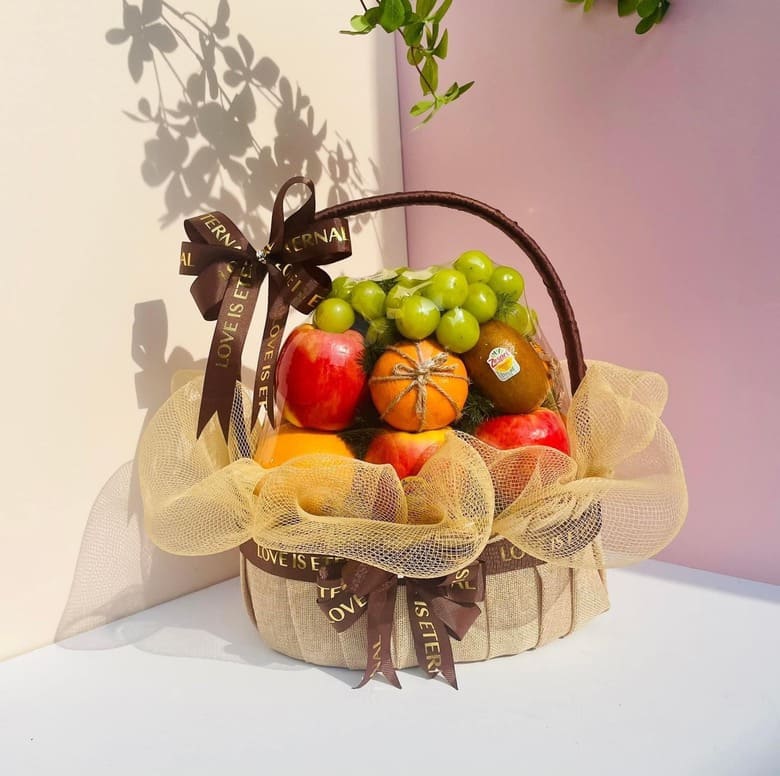 Gợi ý quà tặng sinh nhật sếp dưới 1 triệu đồng vừa đẹp vừa ý nghĩa Giỏ trái cây – Quà tặng thiết thực và đầy chân thành