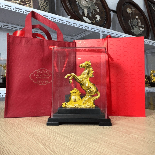Tượng Mã đáo thành công dát vàng (Hộp Mica)