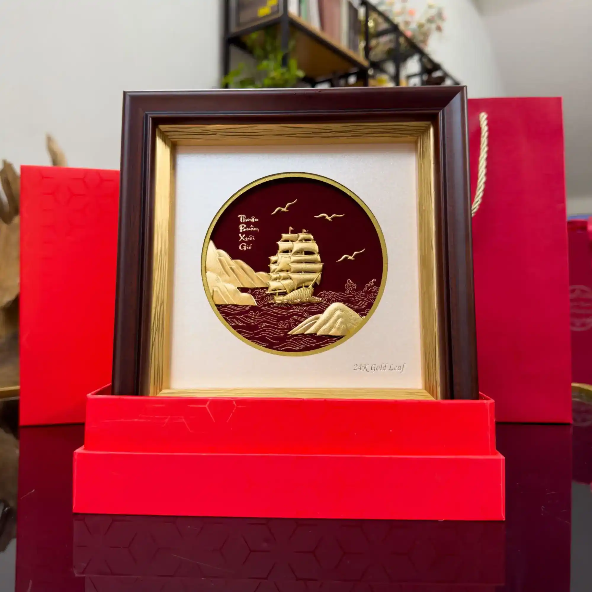 Tranh thuyền buồm thuận buồm xuôi gió dát vàng 24K