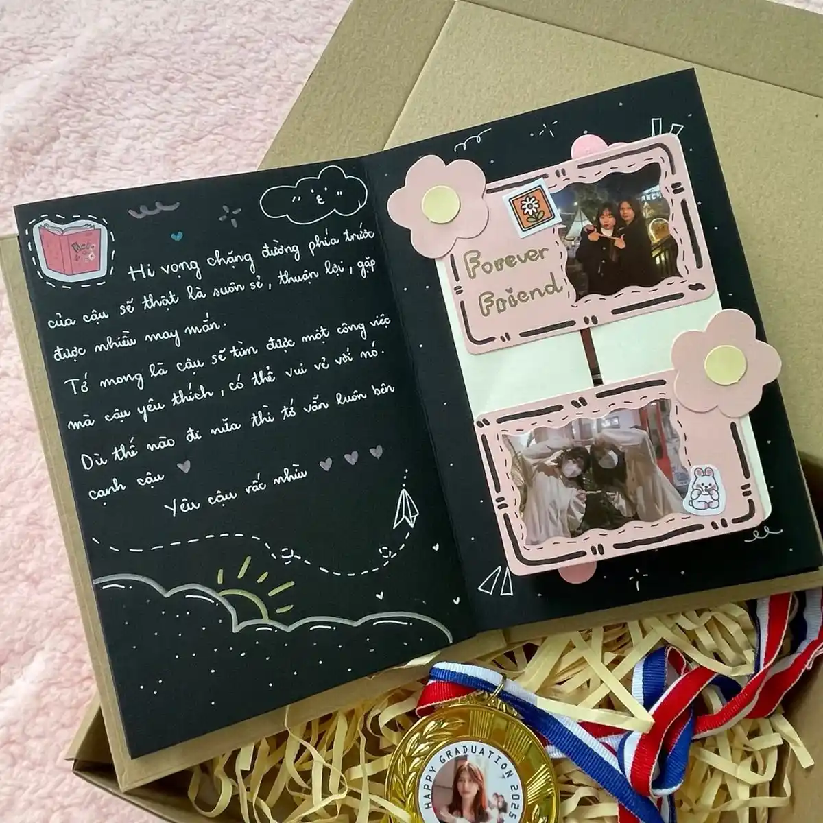 Thiệp viết tay kèm quà 