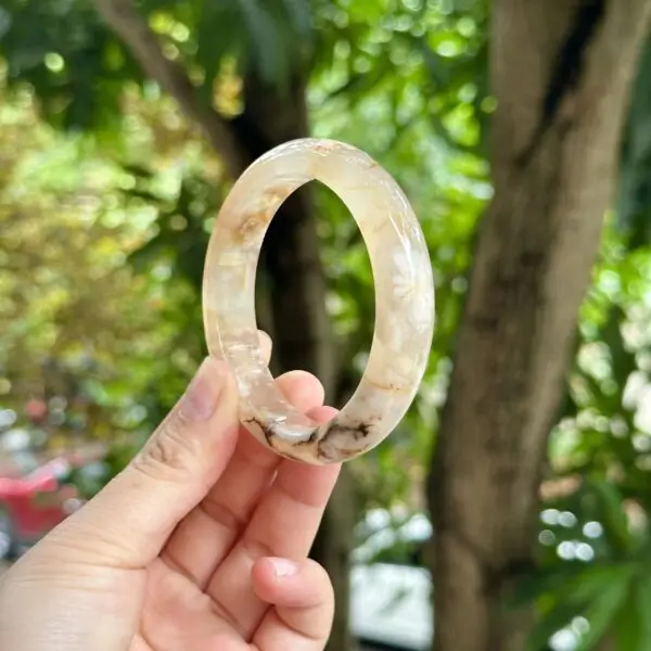 16 vong tay ban nao the hien su chuc mung va khich le vung vang tu ngoc tam an