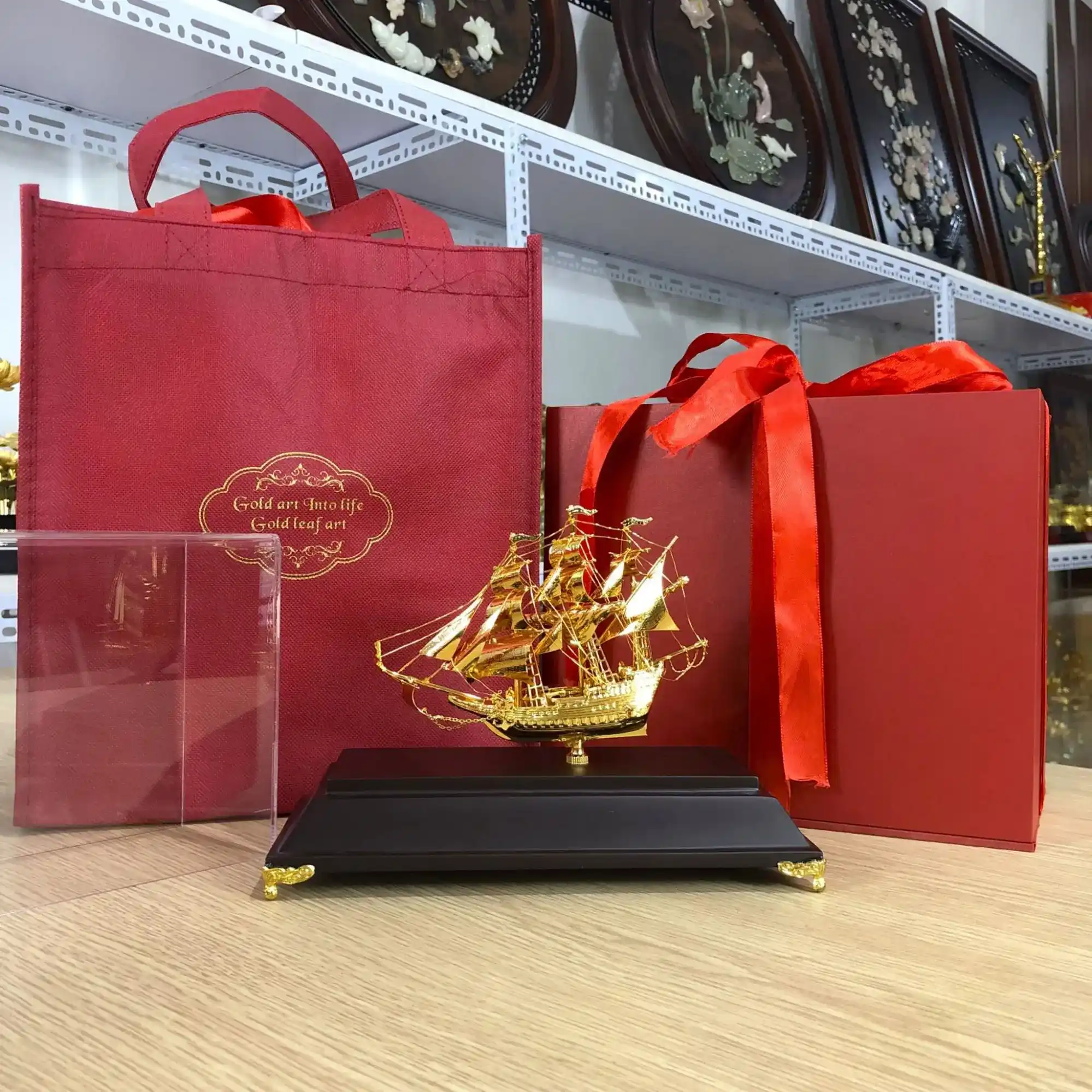 Mô hình Thuyền buồm mạ vàng 24K