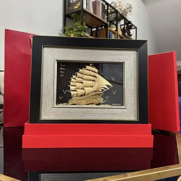Tranh Thuận buồm xuôi gió dát vàng 27x34cm