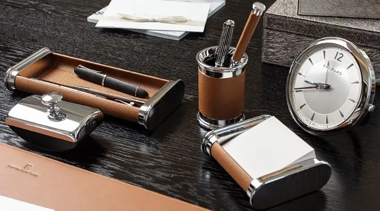 7 do decor lam viec nhu ke dung but dong ho