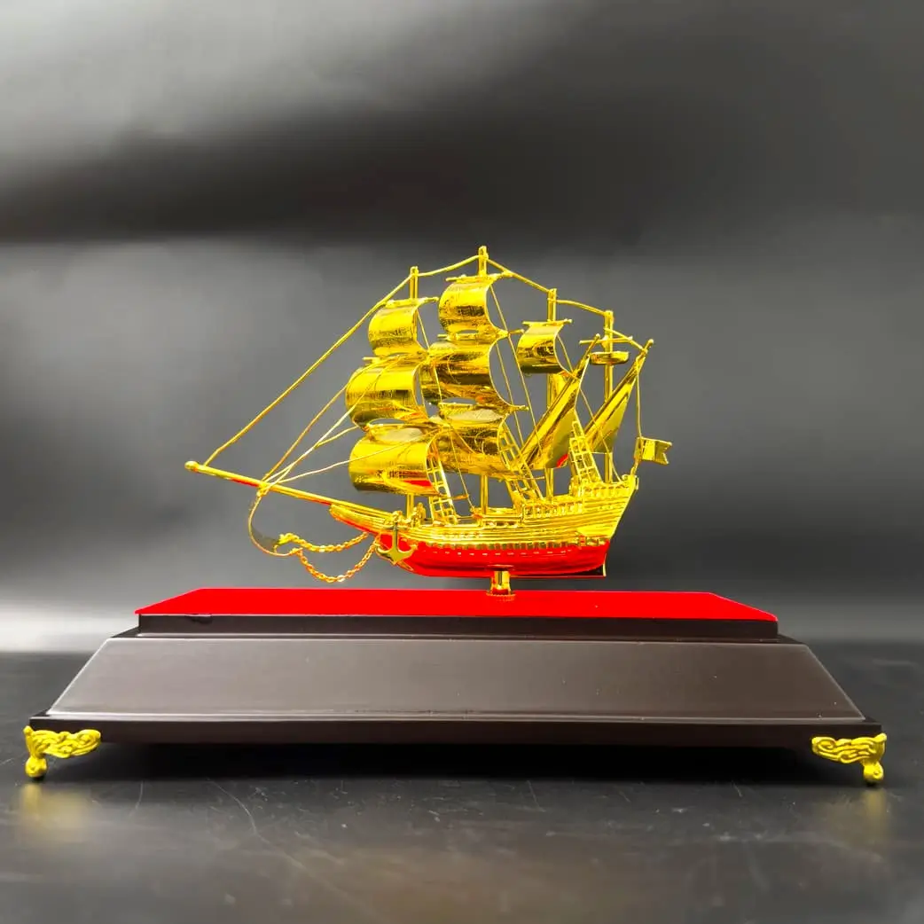 Mô hình thuyền buồm mạ vàng 24K
