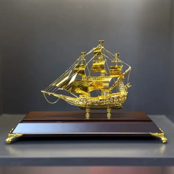 Mô hình thuyền buồm mạ vàng 24K cỡ trung 