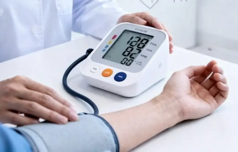 25+ món quà tặng mừng thọ 70 tuổi đáng trân trọng Máy đo huyết áp