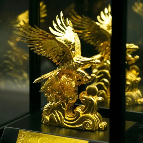 Tượng đại bàng dát vàng 24K