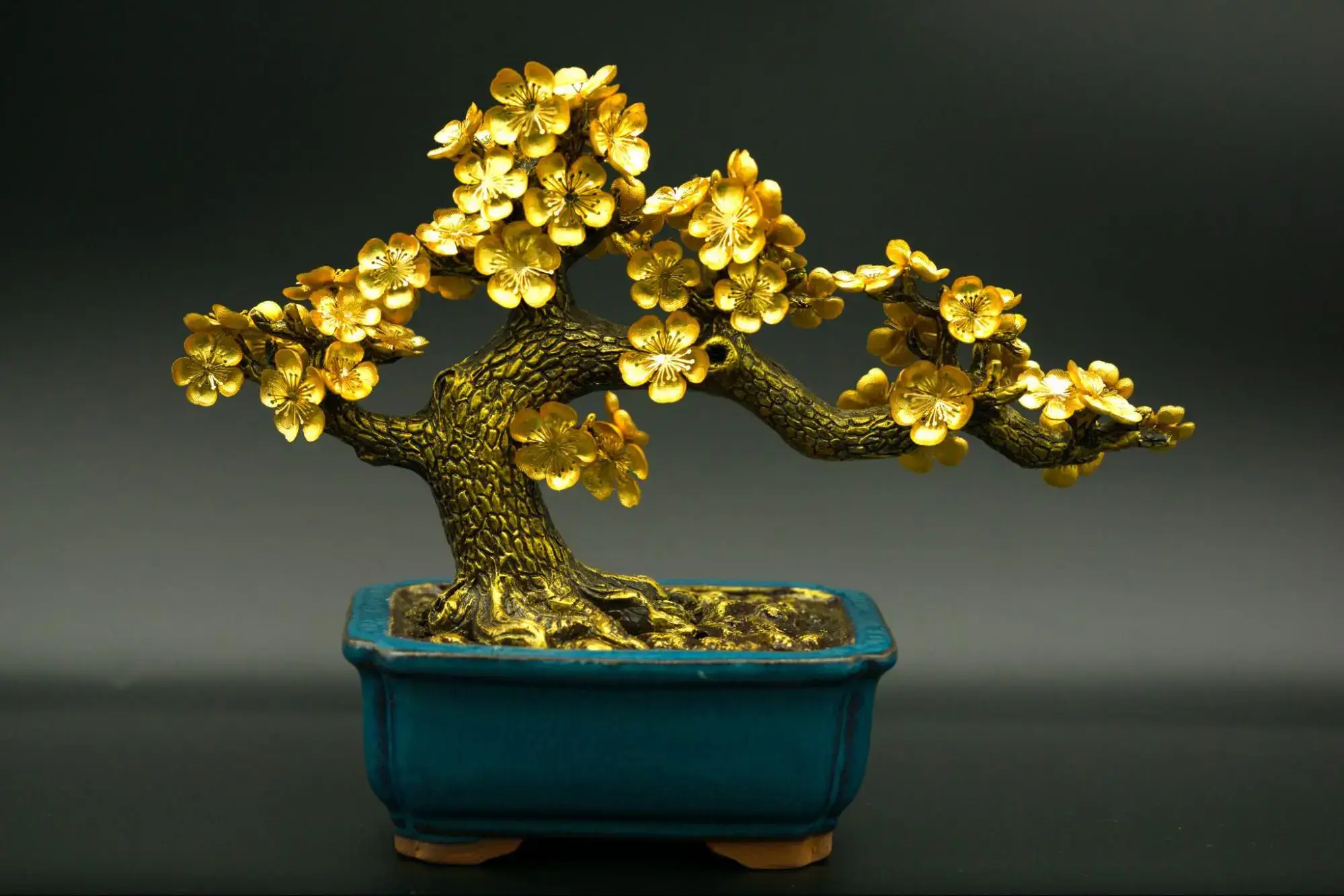 Top 20 quà tặng mừng thọ 80 tuổi vừa đẹp, vừa ý nghĩa Chậu hoa mai dát vàng 24K
