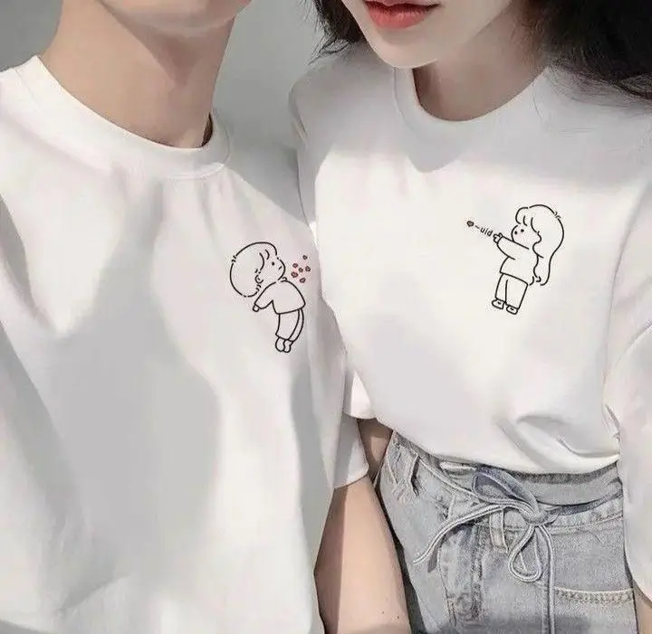 Quà tặng bạn trai: 20+ món quà ý nghĩa, dễ ghi điểm Áo Couple dành cho các cặp đôi