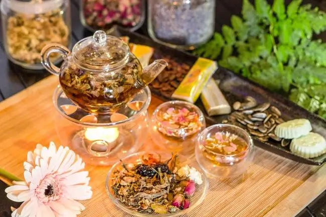 Trà thảo mộc cho sức khỏe vàng