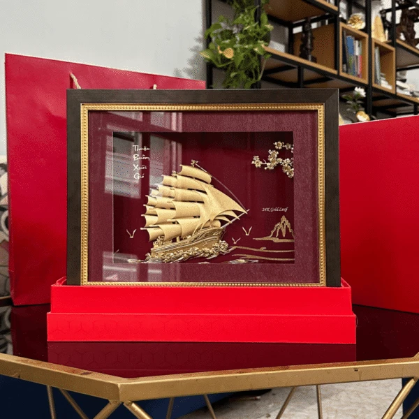 Tranh thuyền buồm thuận buồm xuôi gió dát vàng 24K 