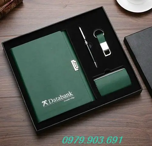 Sổ tay kèm bút và móc khóa