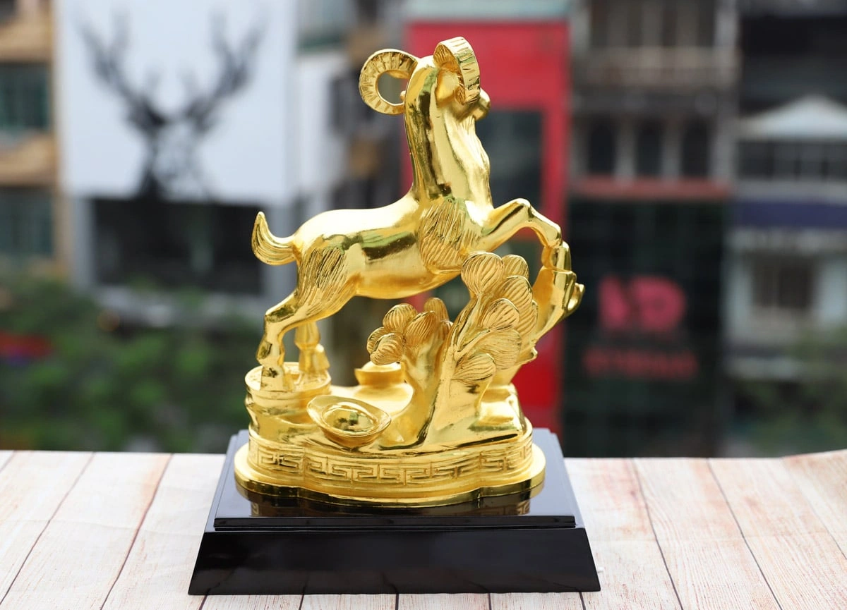 12 con giáp là gì? Thứ tự, ý nghĩa và cách tính tuổi theo văn hóa Việt Tượng dê dát vàng 24K