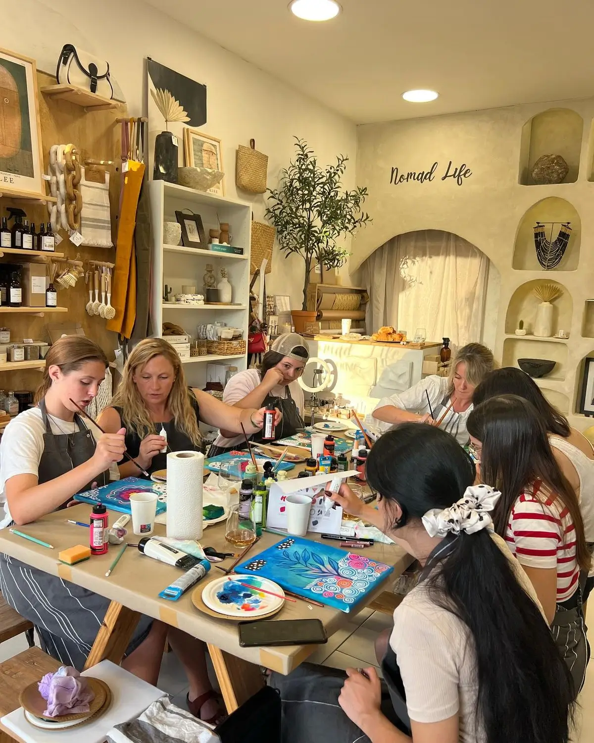 Quà tặng 20/10: 30+ gợi ý ý nghĩa, tinh tế và dễ chọn nhất Workshop vẽ tranh