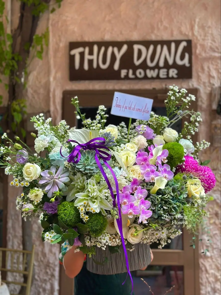Quà tặng 20/10: 30+ gợi ý ý nghĩa, tinh tế và dễ chọn nhất Lãng hoa tươi đẹp