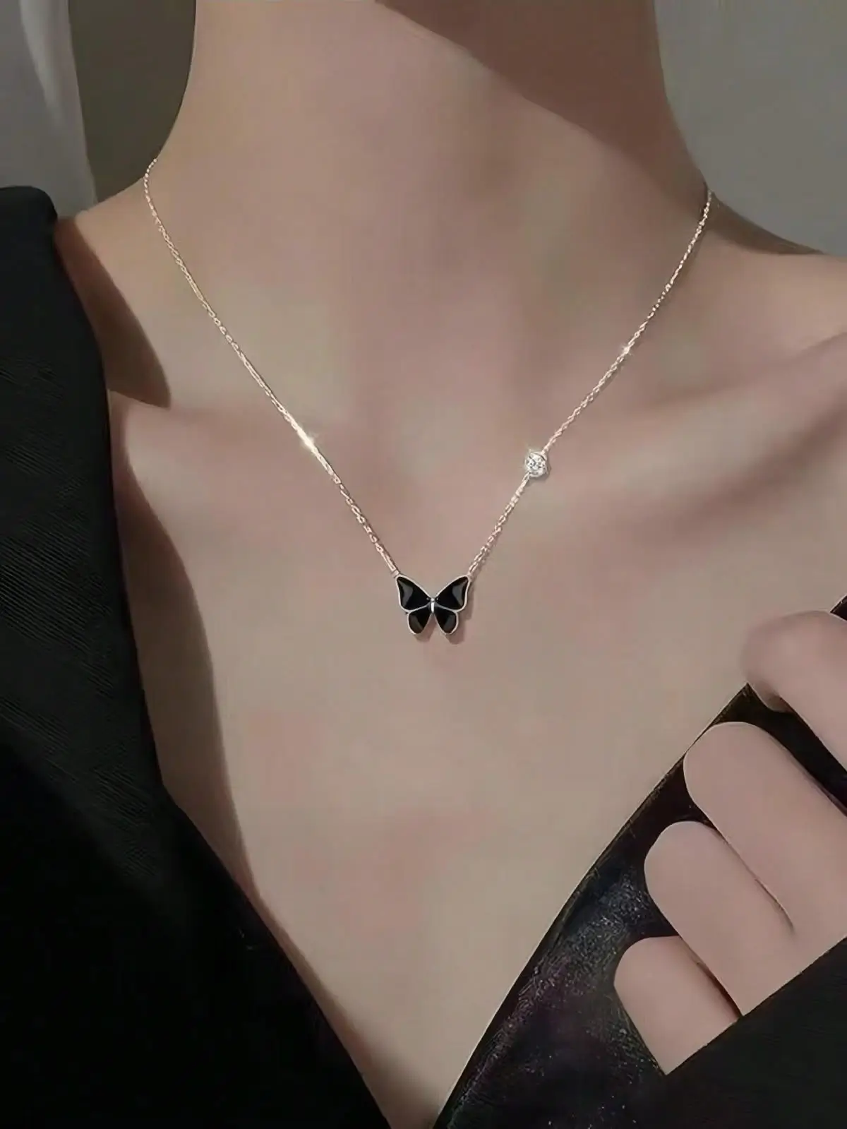 Quà tặng 20/10: 30+ gợi ý ý nghĩa, tinh tế và dễ chọn nhất Vòng cổ thanh lịch và quý phái