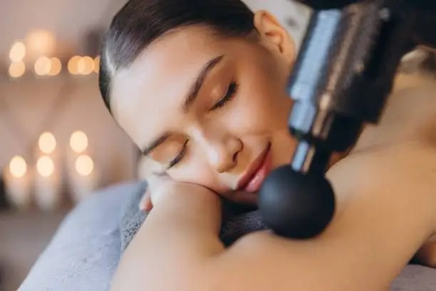 Quà tặng 20/10: 30+ gợi ý ý nghĩa, tinh tế và dễ chọn nhất Máy massage mini cổ vai gáy
