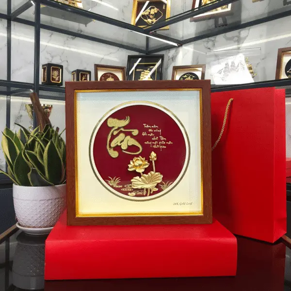 Tranh chữ “Tâm” hoa sen dát vàng 24K