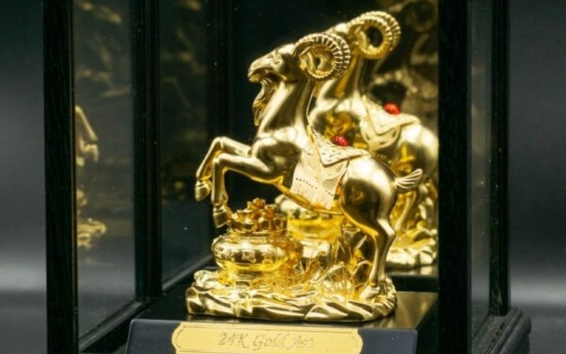 Tượng dê dát vàng 24K