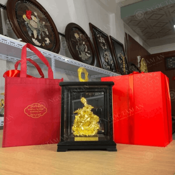 Tượng Rồng dát vàng