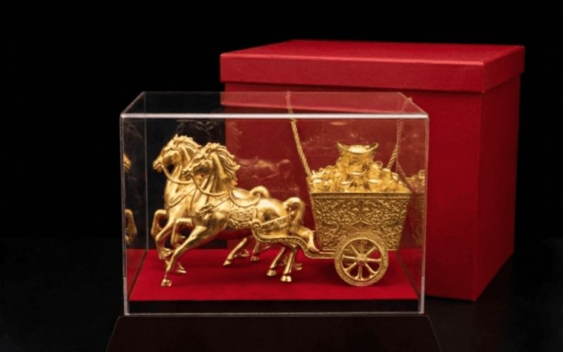 Tượng song mã kéo xe dát vàng 24k