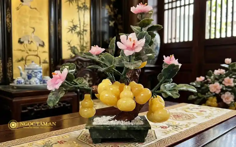 “Cây Hồ Lô 12 Quả đá Ngọc Hoàng Long” là sự lựa chọn hoàn hảo, kết hợp giữa vẻ đẹp thiên nhiên và ý nghĩa phong thủy sâu sắc