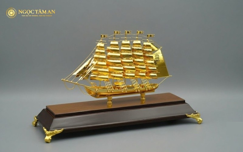 Mô hình thuyền buồm mạ vàng TB-06 của Ngọc Tâm An