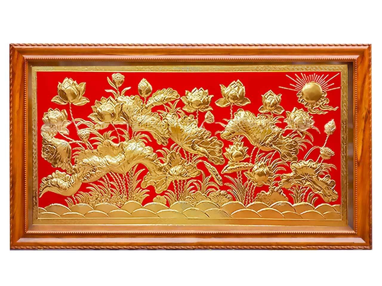 Tranh hoa sen mạ vàng khung gỗ