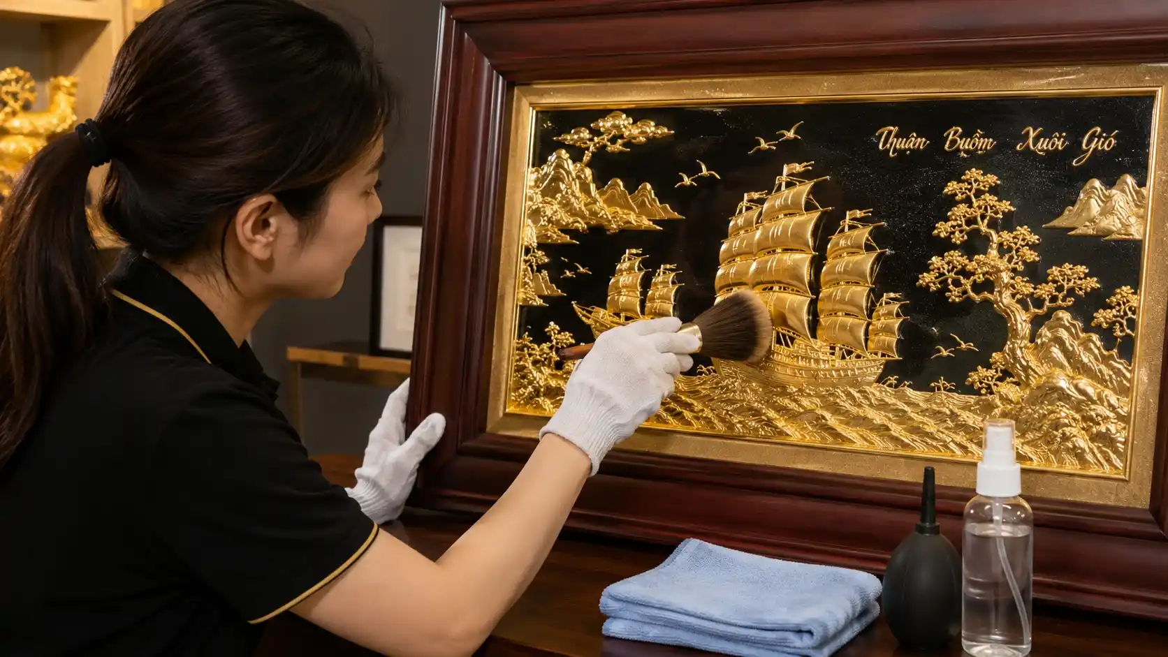 Cách vệ sinh tranh mạ vàng, dát vàng