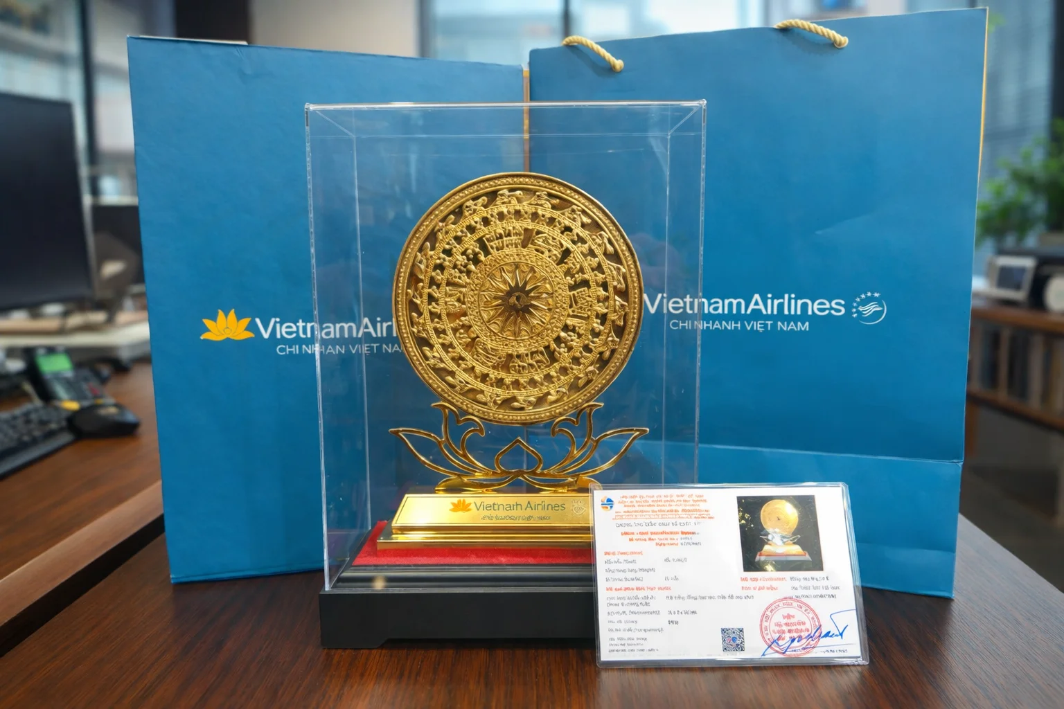 Dự án quà tặng "Trống đồng hoa sen" cho Vietnam Airlines
