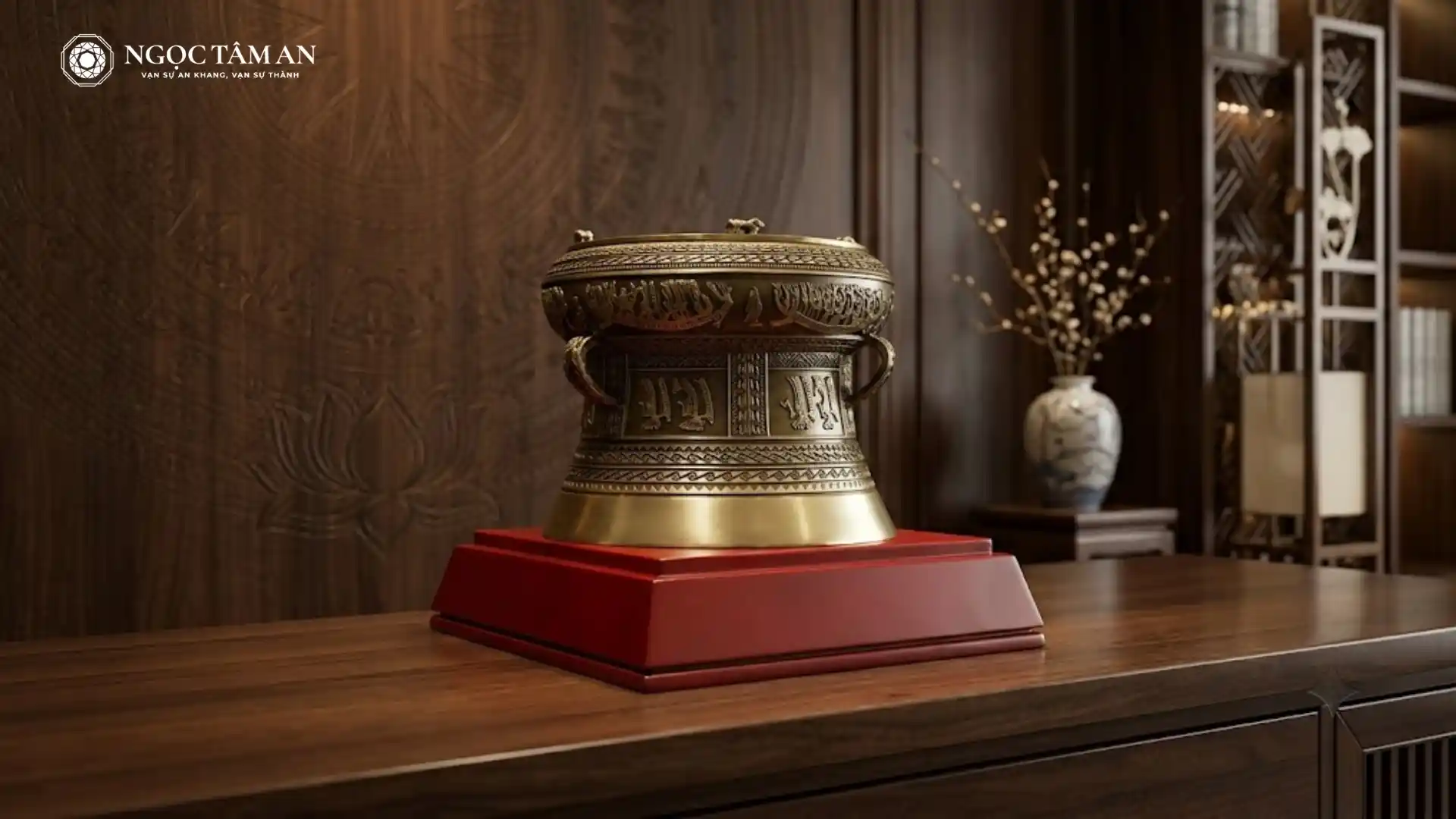 Trống đồng mạ vàng mang thông điệp cội nguồn và trường tồn, hợp làm quà tri ân hoặc quà đối ngoại.