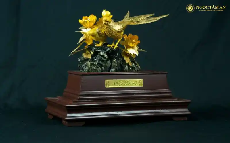 Tượng đôi chim uyên ương dát vàng 24K làm quà tặng đám cưới chúc chung thủy